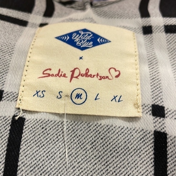 Rue21 black and white blouse size M NWT - Picture 8 of 11